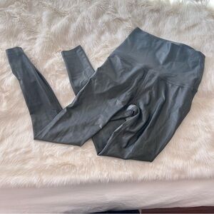 Beyond Yoga Metallic/Power Shine Leggings